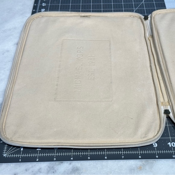 Michael Kors Laptop Case - Picture 13 of 14